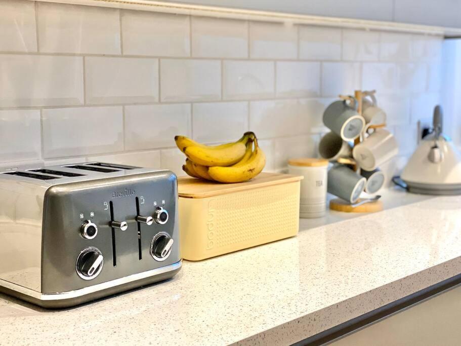 2Bdr Modern Apartment In Hammersmith West Лондон Экстерьер фото